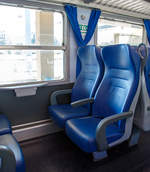   Detailbild der Sitze des Nahverkehrs-Personenwagens 50 83 21-86 438-3 I-TN der Trenord (Tn) der Gattung nB am 04.08.2019 in Domodossola.