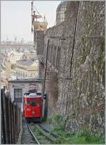 Der Triebwagen N° 2 der Ferrovia Principe-Granarolo Zahnradbahn hat die Talstation verlassen und strebt nun dem nur km 1.13 weit entfernten und doch um 194 höher gelegen Ziel Granarolo zu.