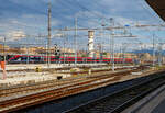 Der ETR.400.03 mit Werbung „Disney Pixar Lightyear Film“ verlässt als Frecciarossa 1000 am 13.07.2022 den Bahnhof Roma Termini (der Hauptbahnhof in Rom).