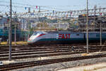 In Italien verkehrt jetzt der weltweit erste Hochgeschwindigkeitszug für Güter, hier der ETR 500 – M 01der Mercitalia Fast am 16.07.2022 abgestellt in Neapel, aufgenommen aus einem Zug