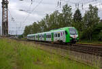 Der für die DB Regio AG – NRW fahrende dreiteilige Stadler FLIRT 3 XL 3427 017 (94 80 3427 017-3 D-STAP /  94 80 3827 017-9 D-STAP / 94 80 3427 517-2 D-STAP) der ZV VRR Eigenbetrieb Fahrzeuge und Infrastruktur, als RE 34 „Dortmund-Si ...