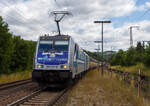 Keine ANGST, ich sehe im gesicherten Bereich vom Bahnsteigzugang (siehe nachfolgendes Bild). Die an die RTB Cargo (RATH Gruppe/Rurtalbahn) vermietete Railpool 186 297-8 (91 80 6186 297-8 D-Rpool), fährt am 11 Juli 2025 mit einer weiteren kalten  ...