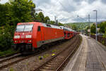 Die 152 085-7 (91 80 6152 085-7 D-DB) der DB Cargo AG fährt am 16 Juli 2025, mit einem langen Autotransportzug (Wagen der Gattung Laaers 506 o.ä.) beladen mit Autos der bekannten Ingolstädter Automarke), durch Kirchen (Sieg) in Richtun ...