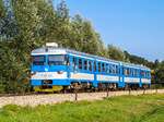 Am 14.08.2012. war der Triebwagen 7121 030 den ganzen Tag im Regionalverkehr zwischen Zabok und Gornja Stubica im Einsatz. Kurz nach der Ausfahrt aus der Haltestelle Hum-Lug, wurde er als Regionalzug 3227 nach Zabok bildlich festgehalten.