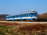 Triebwagen 7121 030 dieselt am Nachmittag des 16.03.2013.