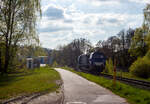 Die 272 408-6 / D20 der Bentheimer Eisenbahn AG (92 80 1272 408-6 D-BE), ex Rurtalbahn V 203 (92 80 1272 408-6 D-RTBC), eine Vossloh G 2000BB (mit symmetrischem Führerhaus) im Dienst für die KSW (Kreisbahn Siegen-Wittgenstein) auf der Talba ...