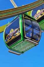 Eine der gemütlichen Gondeln des Riesenrades auf der Kirmes (Fouer) in Stadt Luxemburg.