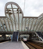 Der DB ICE-3M (BR 406) Tz 4611 'Düsseldorf' hat am 03.10.2015, als ICE 18 von Frankfurt a.M. Hbf via Köln Hbf nach Bruxelles-Midi, den Bahnhof Liège Guillemins (Lüttich-Guillemins) erreicht.
