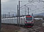 Lokzug mit 6 186 Maschinen für Akiem und Zwei Loks der BR 188 stehen am 04.02.2021 in Bettemburg auf einem Abstellgleis.Am Kopf steht 188 006 dahinter 188 005.