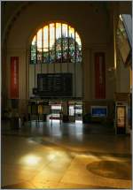 Whrend wir in der Bahnhofshalle von Luxembourg auf Freunde warten, setzt die Sonne diese in ein besonderes Licht.
(14.06.2013)