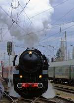 Die Luxemburger CFL 5519 am 03.04.2010 im Hauptbahnhof Trier. Anl�sslich des Dampfspektakels 2010. Die Lok war urspr�nglich als 42 2718 f�r die Deutsche Reichsbahngesellschaft vorgesehene, wurde aber nicht bis zum Ende des Krieges nicht fertig. 1948 wurde sie von Wiener Lokomotivfabrik, Wien-Floridsdorf fertiggestellt. Sie hat eine Leistung 1.800 PS und eine H�chstgeschwindigkeit von 80 km/h.