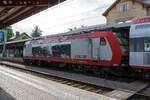 Die CFL 4019 (91 82 000 4019-7 L-CFL) mit einem Doppelstockzug am 16 Juni 2013 beim Halt im Bahnhof Pétange (deutsch Petingen / luxemburgisch Péiteng), als RB von Luxembourg (Luxemburg Stadt