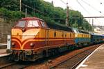 Am 9 Augustus 1998 steht CFL 1817 mit der Ardennen-Expressm Haarlem-Lüttich--Luxembourg in Lüttich-Guillemins.