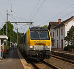 Die CFL 3005 erreicht am 17 Juni 2013, mit dem IR 111 von Liers �ber Li�ge-Guillemins und Troisvierges (Ulflingen) nach Luxembourg, den Bahnhof Wilwerwiltz.