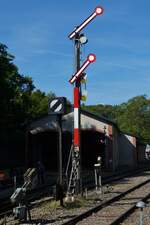 Dampffestival im Fond de Gras, Flügelsignal im Bahnhof Fond de Gras zeigt freie Fahrt für den nächsten Zug nach Petange.