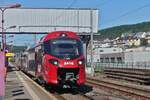 Triebzug 2418 steht Abfahr bereit im Bahnhof von Wiltz, muss weil die Strecke Eingleisig ist, nur abwarten bis der Gegenzug aus Kautenbach in den Bahnhof von Wiltz einfährt. 24.06.2024