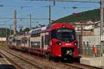 Nachdem 6 weitere Z2 Triebzüge unterwegs nach Rumänien sind haben wir das Glück die 2400 auch in Wiltz zu sehen. Im Bild der 2411 der vor kurzem aus Kautenbach im Bahnhof Wiltz angekommen ist. 24.6.2024