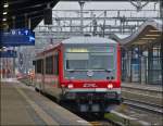 - 628er halb und halb - Der CFL Triebzug 628/928 506 stand am 12.10.2012 mit halb beleuchteter Anzeige im Bahnhof von Luxemburg.