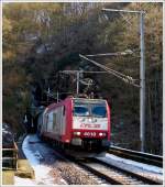 . Tunnel Fischterhaff - Bevor der IR 2712 Luxembourg - Troisvierges die Haltestelle Goebelsmhle erreicht, berquert er die Sauer, nachdem er den Tunnel  Fischterhaff  verlassen hat. 18.02.2013 (Jeanny)