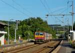 . Im warmen Abendlicht des 03.07.2014 erreicht der Z 2013 als RE 3768 Luxembourg - Troisvierges den Bahnhof von Wilwerwiltz. (Hans)