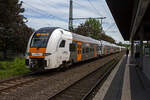 Zwei gekuppelte vierteilige Siemens Desiro HC 462 009 und 462 045 des RRX Rhein-Ruhr-Express (betrieben vom der National Express), rauschen am 26 Mai 2024, als RRX RE 4 „Wupper-Express“  (Dortmund – Hagen – Wuppertal – D ...