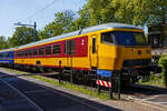 Der ICR - Intercity-Benelux-Steuerwagen (ICR - Intercity-Benelux-Stuurstandrijtuig), 50 84 28-70 101-7 NL-NS, der Gattung Bs, der NS - Nederlandse Spoorwegen (Niederländische Eisenbahnen), am 29 April 2025 im Het Spoorwegmuseum (bis 2005 NSM - N ...