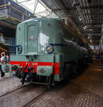 Die Elektrolokomotive NS 1201 der NS-Baureihe 1200 am 24 Juni 2025 im Het Spoorwegmuseum (bis 2005 NSM - Nederlands Spoorwegmuseum / Niederländischen Eisenbahnmuseum) in Utrecht im ehemaligen Bahnhof Maliebaan. Ein Eisenbahnmuseum das zum Verwei ...
