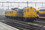 Am leicht mistigen 17 Dezember 2021 messt ex-NS 2205 die Schienen in Nijmegen.