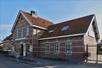 hoorn-medemblick/522244/-bahnhofsgebaeude-von-der-strassenseite-der . Bahnhofsgebäude von der Straßenseite, der Museumstoomtram in Hoorn.  28.09.2016  