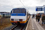 Nun haben wir mit dem NS Sprinter (zwei gekuppelte Sprinter hinten der vorne der zweiteilige SGMm 2120 und hinten der dreiteilige SGMm 2953) am 31 März 2018 von Amsterdam Centraal den Bahnhof