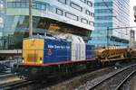 Am 16 Oktober 2005 durchfahrt JERRY, a.k.a. Volker Rail 203-2 mit ein Gleisbauzug Arnhem Centraal. 