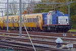 br-203-ex-dr-v-1001/680712/volker-rail-203-5-rangiert-mit-z-gestellte Volker rail 203-5 rangiert mit z-gestellte Triebzüge in Nijmegen am 13 November 2019.