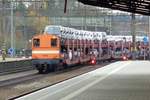 series-500-600-700/640167/ex-locon-9702-schleppt-ein-pkw-zug-durch Ex-LOCON 9702 schleppt ein PKW-Zug durch Amersfoort am 5 Dezember 2018. 