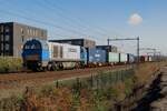 RFO 5001446 schleppt ein Containerzug durch Tilburg-Reeshof am 5 NOvember 2020.