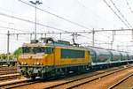 Am 20 September 2002 hält Railion 1602 mit deren getreidezug in Nijmegen.