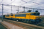 NS 1634 steht am 25 Augustus 1999 an der Spitze eines Mischguterzuges in Venlo.