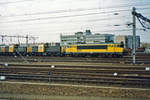 Am 26 Mai 1999 steht NS 1620 mit zwei 6400-Loks in Venlo.