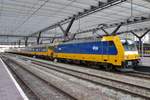 186-traxx-140ms-2/686454/ns-186-001-haelt-am-25 NS 186 001 hält am 25 Oktober 2015 in Roterdam Centraal.
