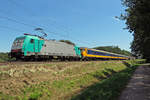 186-traxx-140ms-2/703947/alpha-trains-186-214-schiebt-ein Alpha Trains 186 214 schiebt ein NS-IC durch Tilburg Oude Warande am 24 Juni 2020.