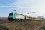 Alpha Trains 186 222 schiebt ein IC-Direct durch Oisterwijk am 23 Februar 2021.