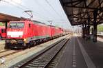 189-siemens-es64f4-2/659402/dreifahtraktion-fuer-ein-kohlezug-durch-dordrecht Dreifahtraktion für ein Kohlezug durch Dordrecht am 18 Mai 2019: 189 041, ein 2. 189er und eine 6400 Diesellok sind von die Partie.