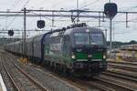 Am 1 Augustus 2026 zieht RFO 193 955 ein aus Beverwijk kommender Stahlzug durch Amersfoort -nicht �ber Gleis 1 (�blich f�r Guterz�ge nach Osten) aber �ber die Wartegleise, die normalerweise von