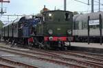 Am 4 Juli 2026 zieht Gastlok 8107 'Kikker' (Frosch) von der Museum Buurtspoorweg einer der st�ndlich verkehrende Dampfpendelz�ge zwischen Hoorn und Wognum-Nibbixwoud in Hoorn ein w�hrend das Bello-Festival.