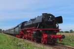 Beim Bahnbergang in Lieren wurde am 3 September 2023 41 241 mit Dampfpendelzug whrend Terug naar Toen 2023 fotografiert.