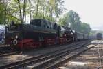 Tender vorn steht VSM 52 8139 nach etwa zehn Jahre Restaurationsarbeiten wieder in vollen Galnz und Dienst. Hier steht sie am 5 September 2026 in Loenen mit der VSM Dampfzug nach Dieren w�hrend das Spektakel  Terug naar Toen .  