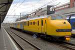 Plan U 151 durchfahrt an 15 November 2020 's-Hertogenbosch während ein Fitnessfahrt. Beim Indienststellung diese Triebzüge waren sie rot; ab 1968 bekamen die 42 Plan U Triebzüge das gelb.