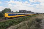 NS 4210 passiert am 2 September 2022 Tilburg-Reeshof als IC nach Zwolle.