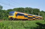 nid-nieuwe-intercity-dubbeldekker-series-75007600/559158/ns-7533-passiert-tilburg-oude-warande NS 7533 passiert Tilburg Oude Warande am 26 Mai 2017.