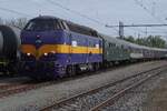 Am 27 April 2026 zieht RFO 6703 der Koningsdag Express nach Moerdijk durch Lage Zwaluwe.