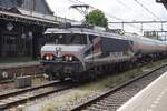 Am 23 Juli 2026 durchfahrt RFO 1752 mit ein aus Vlissingen-Sloehaven kommender Gaskesselzug durch Roodendaal auf den Weg nach Geleen-Lutterade.